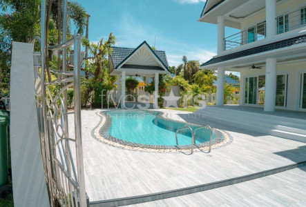 Spacious pool villa in Rawai