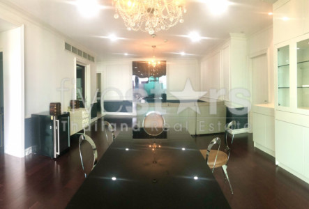 2-bedroom spacious condo for rent close to Chit Lom BTS station