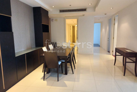 3-bedroom condo for rent close to Phloen Chit BTS station