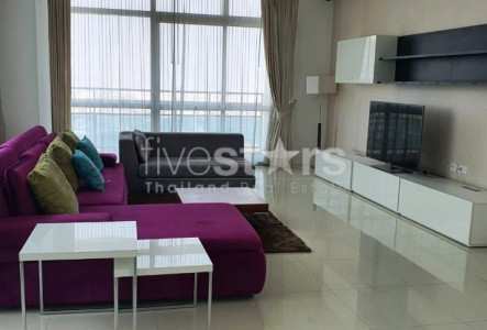 4 bedroom condo for rent close to Phloen Chit BTS station