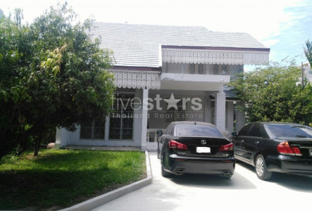 House 2 bedrooms for rent in Ploenchit area