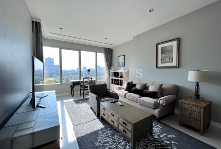 2-bedroom condo for rent close to Ratchadamri BTS Station
