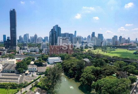 2-bedroom condo for sale close to BTS Ratchadamri