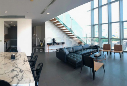4-bedroom high end riverside duplex for rent