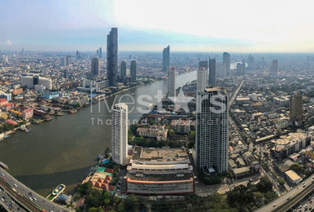Stunning 3-bedroom riverside high floor condo for rent in Bangkok