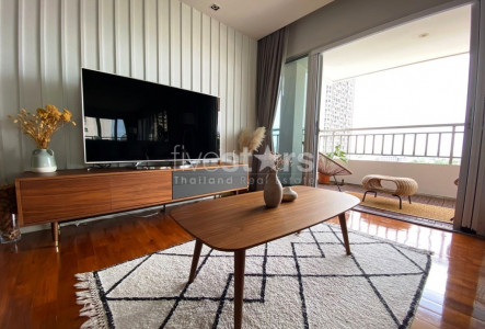 3-bedroom modern condo for rent on Sathorn