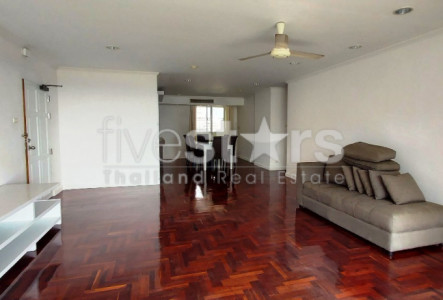 2 bedroom apartment for rent close to Surasak BTS station