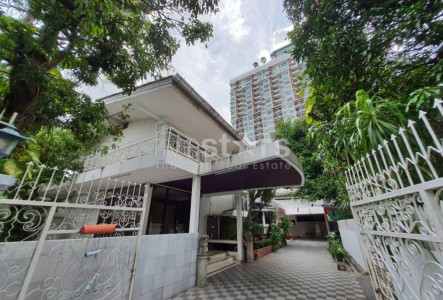 3+1 bedroom house for rent on Sathorn – Naradhiwas Rajanagarindra Road