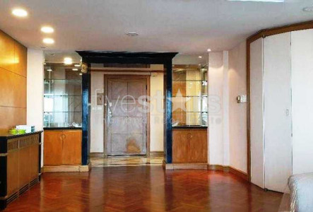 Large 2 bedrooms condo for rent in Sathorn