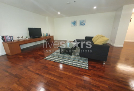 3 bedroom apartment for rent close Surasak BTS station