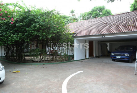 Single house 5 bedrooms for rent near BTS Chongnonsi