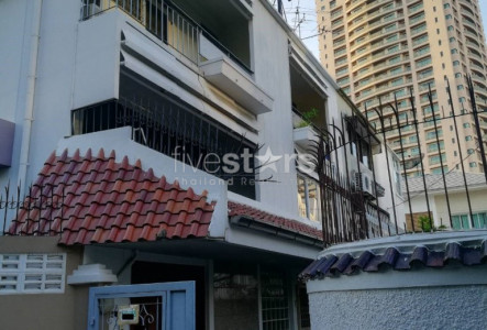 Townhouse 2 bedroom condo for sale on Suanplu Sathorn 