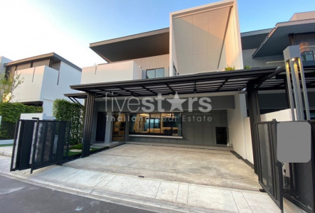 3-bedroom luxury town home near Mega Bangna      