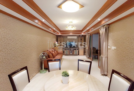 5 bedroom house for sale on Huai Khwang