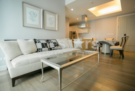 2-bedroom condo for rent close to Phloen Chit BTS station