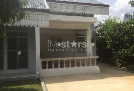 House with garden for rent in Ploenchit area