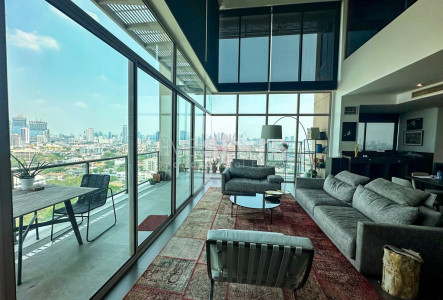 4-bedroom penthouse for sale in Yen Akard area