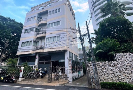 5-bedroom commercial building for sale on Yen Akat Road