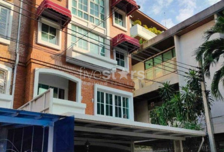 Townhouse 4-Bedrooms for sale on Sathorn-Yenakart