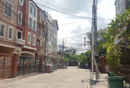 4-bedroom townhome for rent on Yenakart – Sathorn