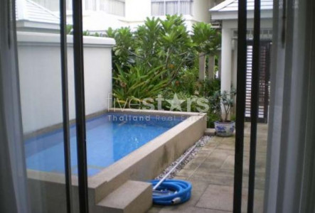 New villas with private pool. Good bargain!