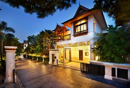 In Bangkok, an exclusive resort-like community of homes
