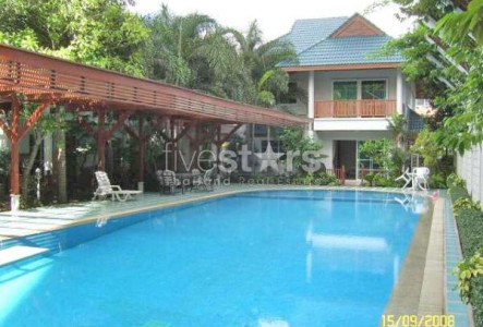 in Bangkok, House in compound walking distance to Ekamai BTS