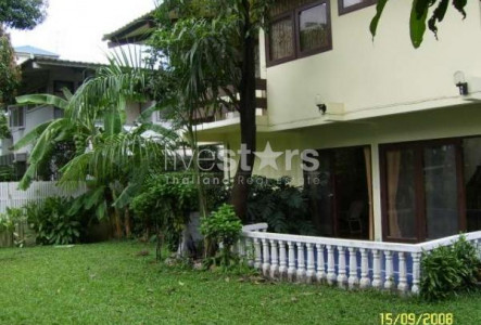 Single house with nice garden in Phrompong