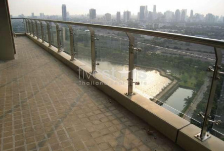 3-bedroom condo for rent on Asoke to Ratchdaphisek road