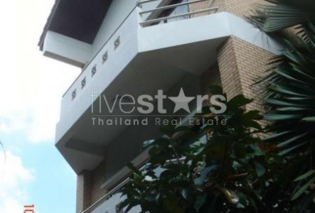 In Bangkok, a wonderful 4 bedrooms house, Sathorn area