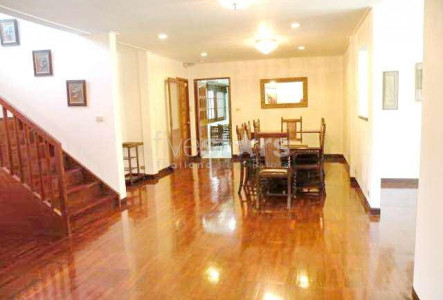 in Bangkok, lovely Thai style single house with 4 bedroom in Ekamai area
