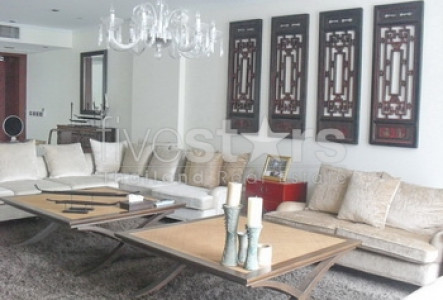 3 bedroom duplex condominium for rent close to BTS Phromphong