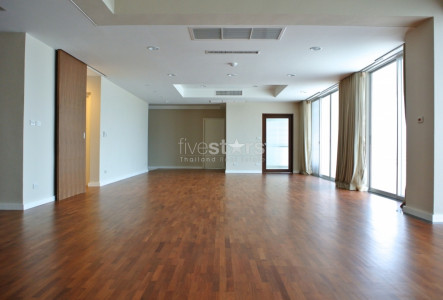 superb duplex with 4 bedroom Ekamai area