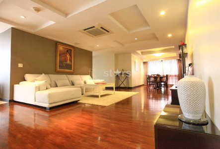 2 bedroom condo for rent close to BTS Prompong Station