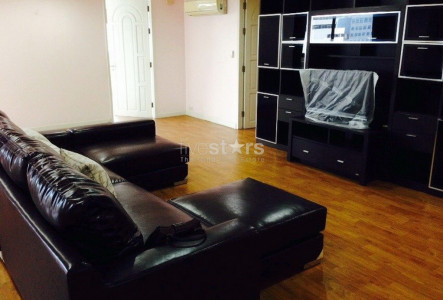 4 bedroom nice condo for rent in Ekamai area