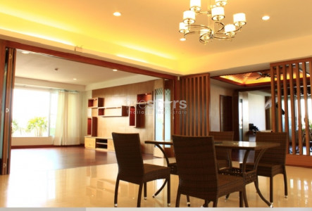 large 3 bedroom with a large terrace