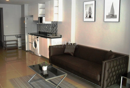 Newly-renovated 2-bedroom apartment