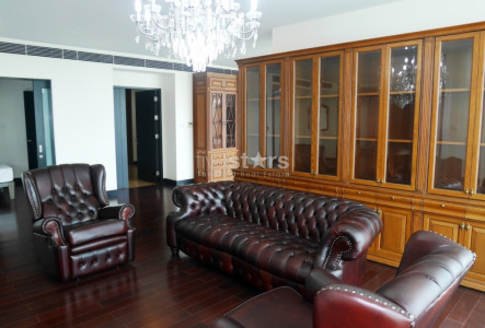 4 bedrooms apartment close to Chidlom BTS station