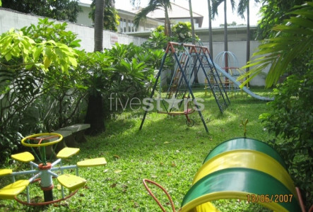 4 bedroom house compound for rent Phrompong to Thonglor