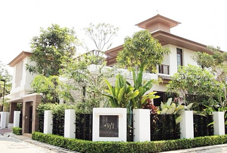 Spacious house in luxuroius compound