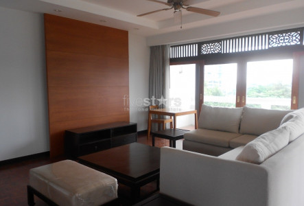 3 bedroom penthouse large balcony for rent close to the MRT Lumpini station