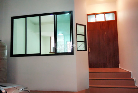 3 bedroom modern luxury boutique townhouse in compound Thonglor area