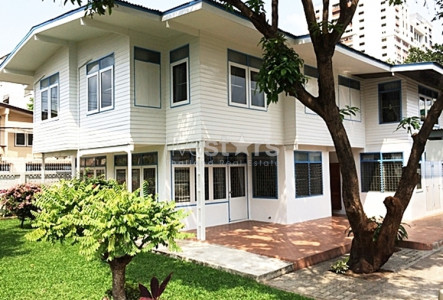 Spacious vintage home with nice garden